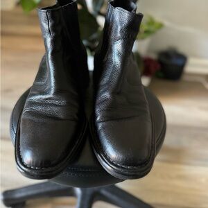 Cole Haan Black Cowhide Ankle Boots – Classic, Versatile, Built to Last Size 12M